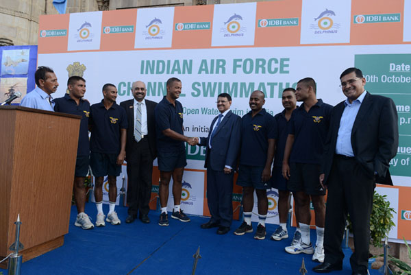 Shri M S Raghavan, CMD, IDBI Bank and Shri M O Rego, DMD, IDBI Bank felicitating India Air Force Channel Swimming team Delphinus for successfully completing Swimmathon, the record breaking longest open water swim  in Asia